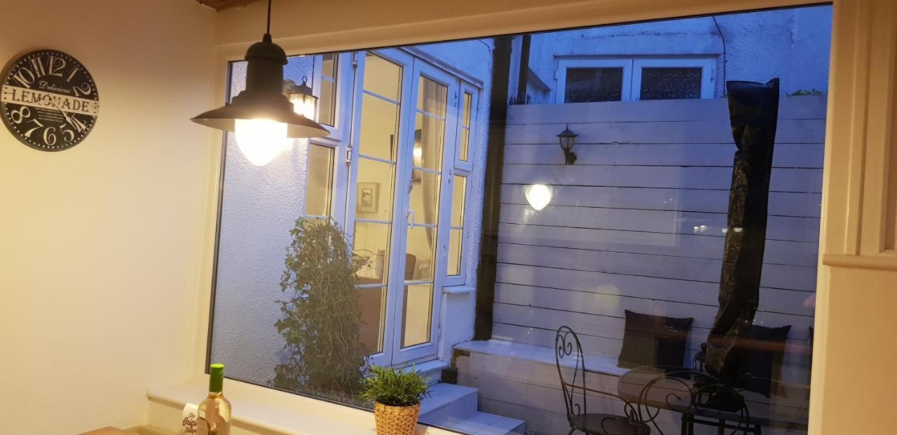 The Hideaway Villa Whitby Exteriör bild