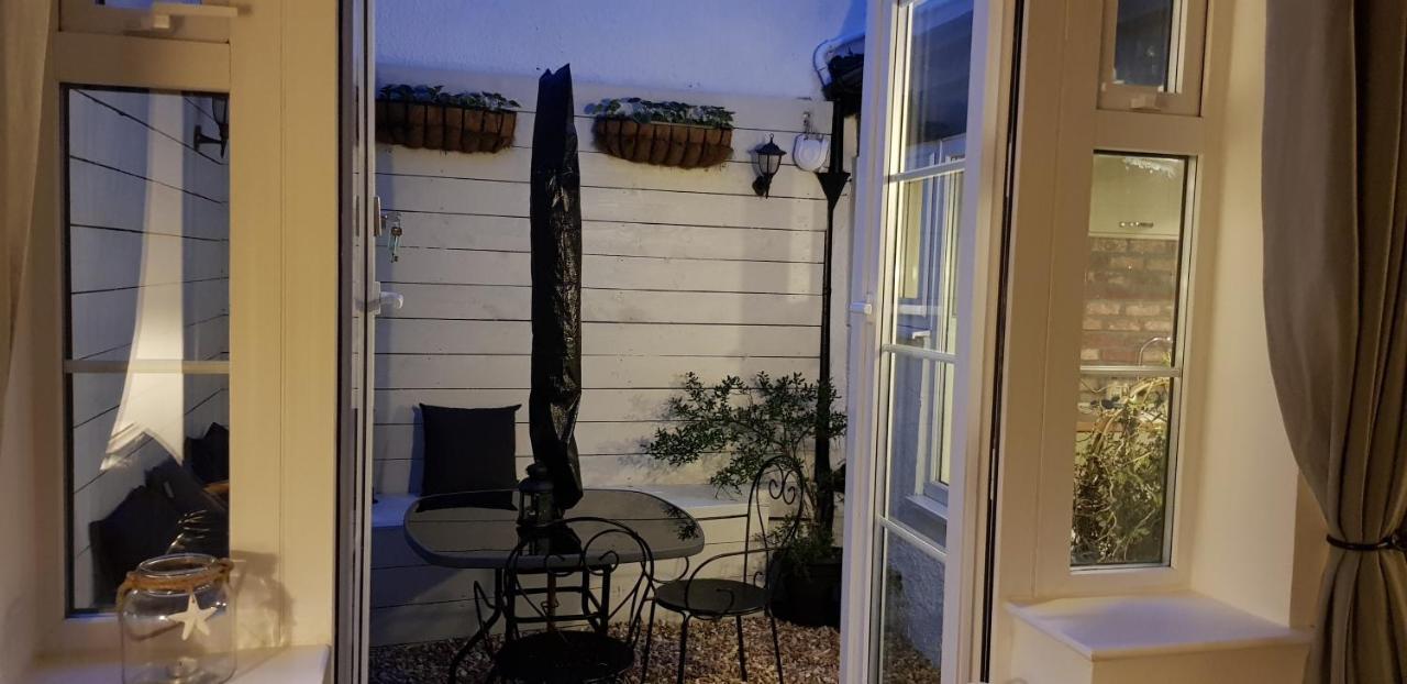 The Hideaway Villa Whitby Exteriör bild
